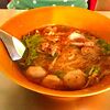 Стандартный тайский суп, продающийся в половине за