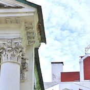 Колонные, конечно, не римской эпохи, но тоже ничег