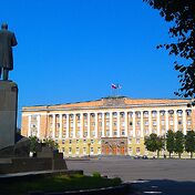 Этого импозантного мужчину сложно не узнать, даже