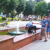 — Пацаны, не держите, я в душ!