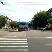 Полиция на перекрестке пешеходных переходов.