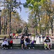 Парк Alameda Central. Хотели укрыться здесь от сол