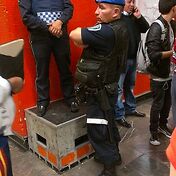 Полиция в метро. Учитывая, что большинство мексика