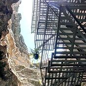 Взгляд изнутри. Внутри - небольшие водопадики из г