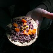 Наш скромный обед: тостадосы, фасоль и овощи, еще