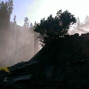 Первая тропа - Mist Trail. Мы здесь уже были пару