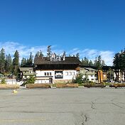 А вот и Mammoth Lakes. Так называется все место в