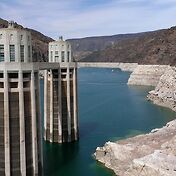 После отправились к Дамбе Гувера (Hoover Dam). Аме