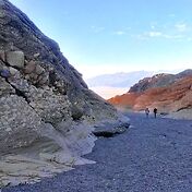 Заскочили в Мозаичный каньон (Mosaic Canyon). Дума