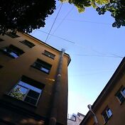 Дворики Питера всегда в тени. Если повезет — в цен