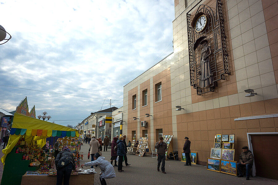 Калужский Арбат. Можно прикупить картины, сувениры