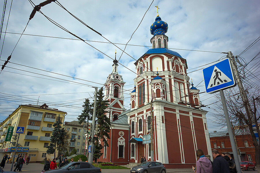 В городе много симпатичных церквушек.