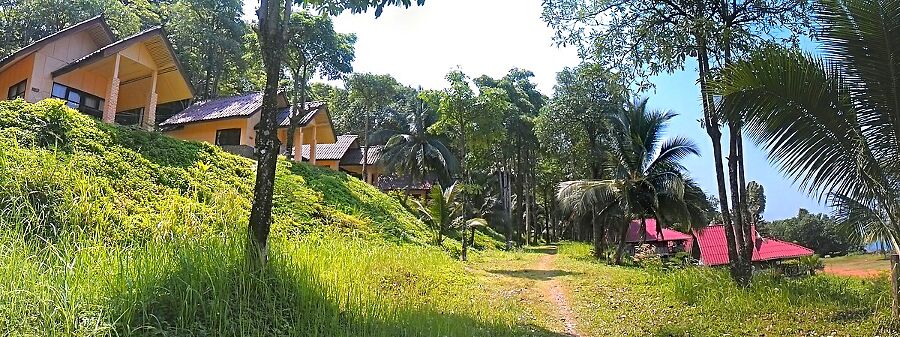 Заехали в некий Siam Bay Resort. Это бунгало с вид