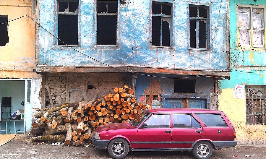 Заглянули чуть подальше, тут же были предупреждены