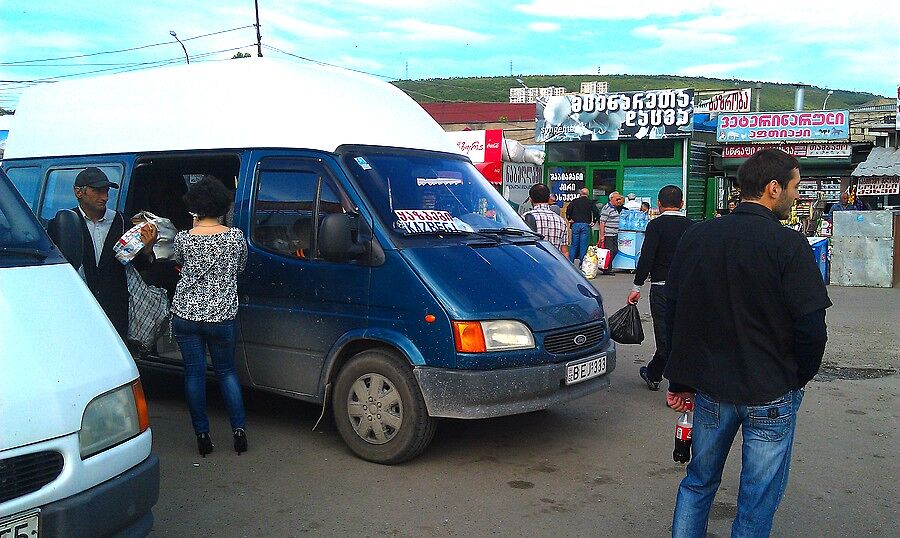 Направляемся в Степанцминду, поселок, который еще
