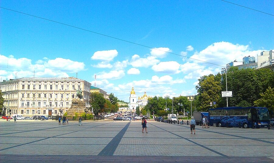 Площадь перед Софиевским собором.