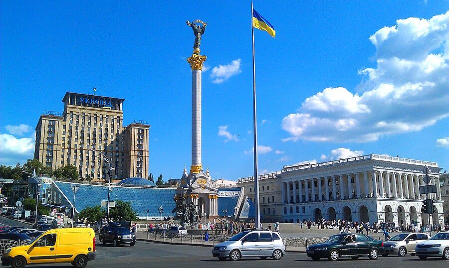 Майдан Незалежности, т.е. Площадь Независимости. П