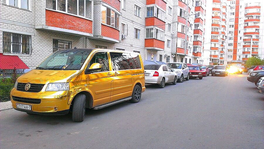 По Воронежу на чём попало не ездят, только золотые