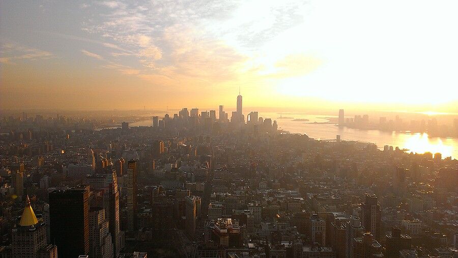 С трудом пробрались в здание Empire State Building