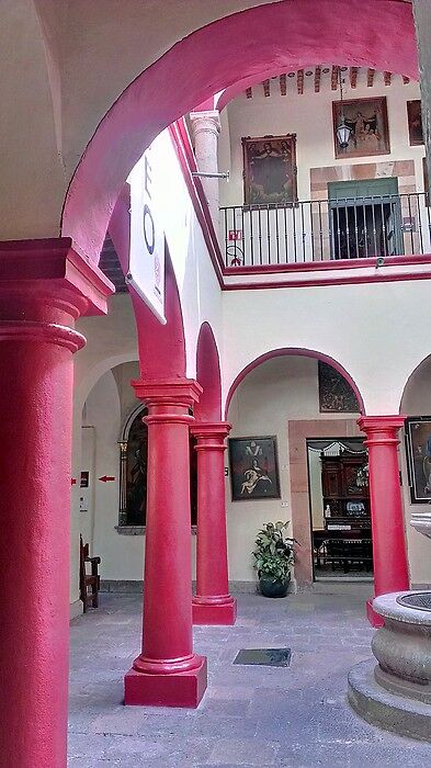 Дальше по курсу был музей Casa de la Zacatecana. В