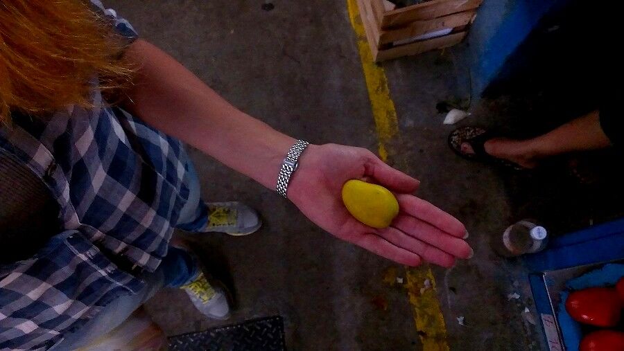 Новый сорт манго. Продавщица его ласково обозвала