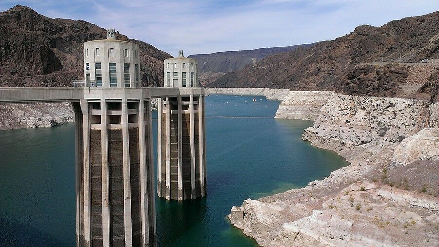 После отправились к Дамбе Гувера (Hoover Dam). Аме