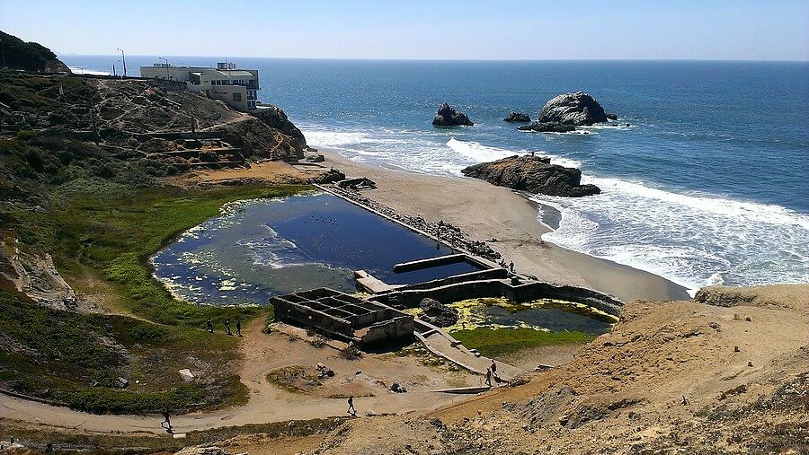 Прогулялись к руинам Sutro Baths. Некогда это был 