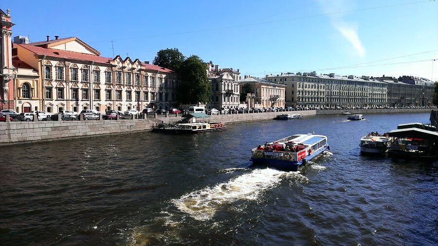 Вода, вода — кругом вода. Всяких каналов, не говор