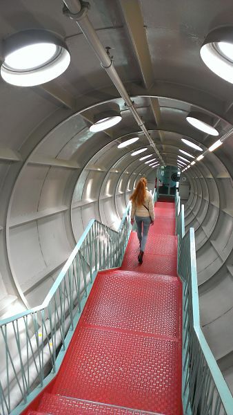 В некоторых местах надо пешочком. Народа не особо