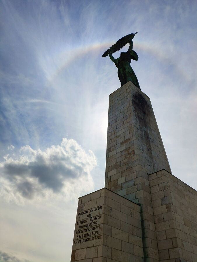 Статуя свободы венгерского разлива.