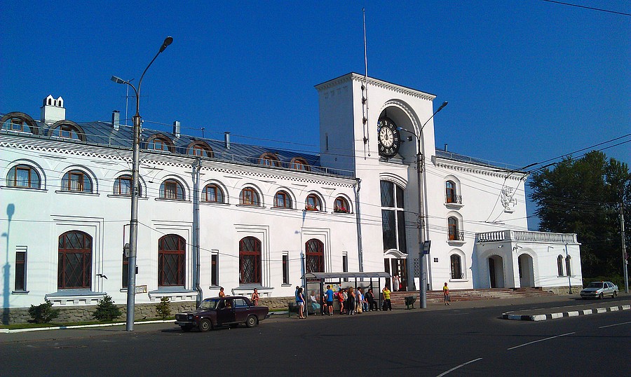 Поход по Великому Новгороду начался с вокзала, воз