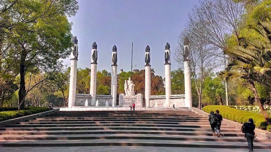 Весь сегодняшний день был занят парком Чапультепек