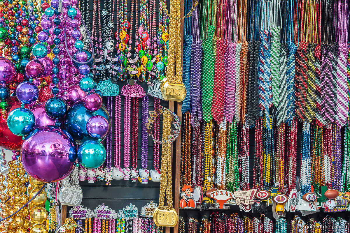 Разноцветные побрякушки для модников и модниц Разноцветные побрякушки для модников и модниц