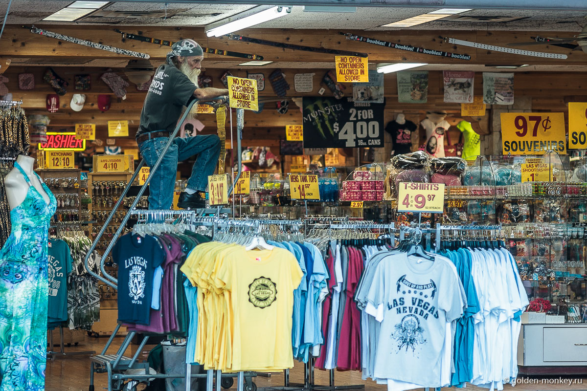 Сувенирный магазин на Фримонт-Стрит Сувенирный магазин на Фримонт-Стрит
