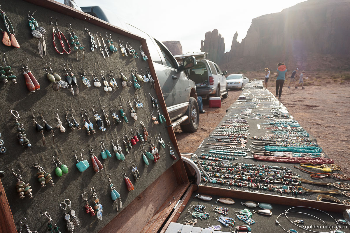 Опять же индейские украшения, сделанные вручную с использованием, кажется, китайских материалов )) Думаю, кому-то наверняка такой подарок придется по душе. Опять же индейские украшения, сделанные вручную с использованием, кажется, китайских материалов )) Думаю, кому-то наверняка такой подарок придется по душе.