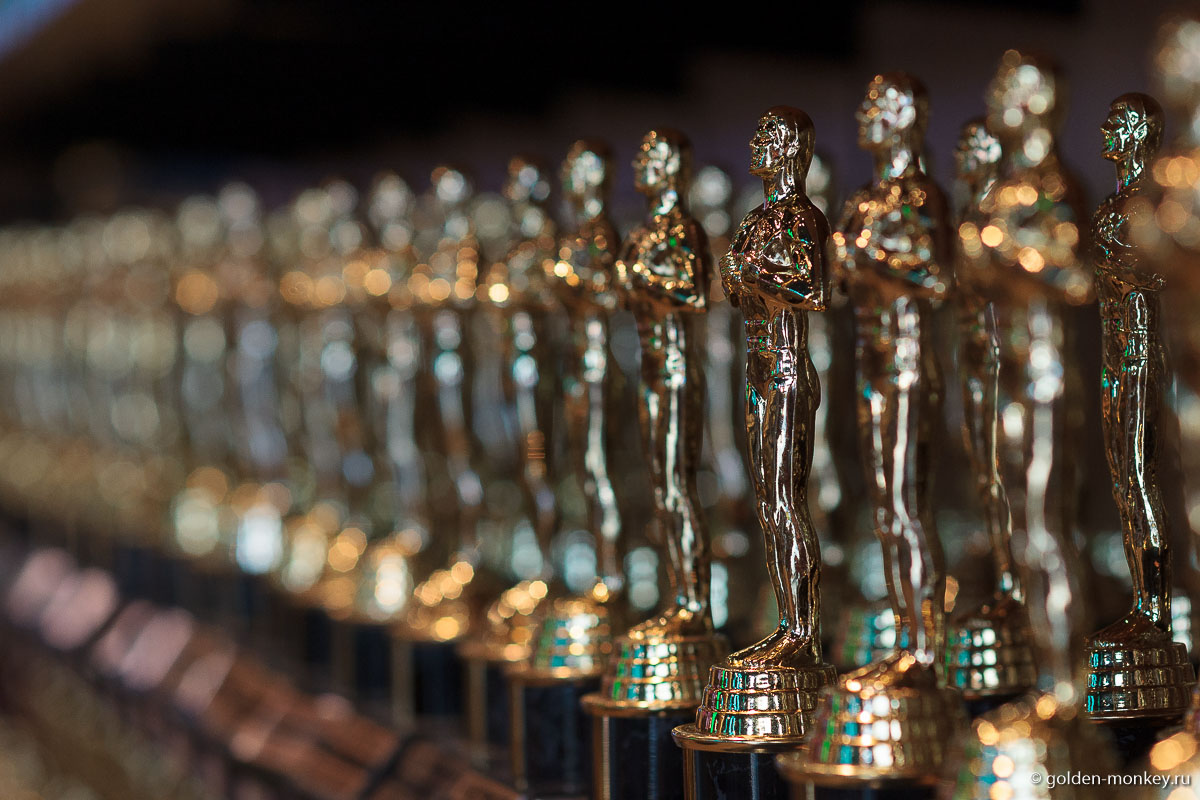 Если окажетесь в Лос-Анджелесе, можете купить в подарок статуэтку Оскар, с подписью «Лучшему другу», «Лучшему папе/маме», «Любимой девушке» и т.д. Вам мелочь, а им приятно! Если окажетесь в Лос-Анджелесе, можете купить в подарок статуэтку Оскар, с подписью «Лучшему другу», «Лучшему папе/маме», «Любимой девушке» и т.д. Вам мелочь, а им приятно!