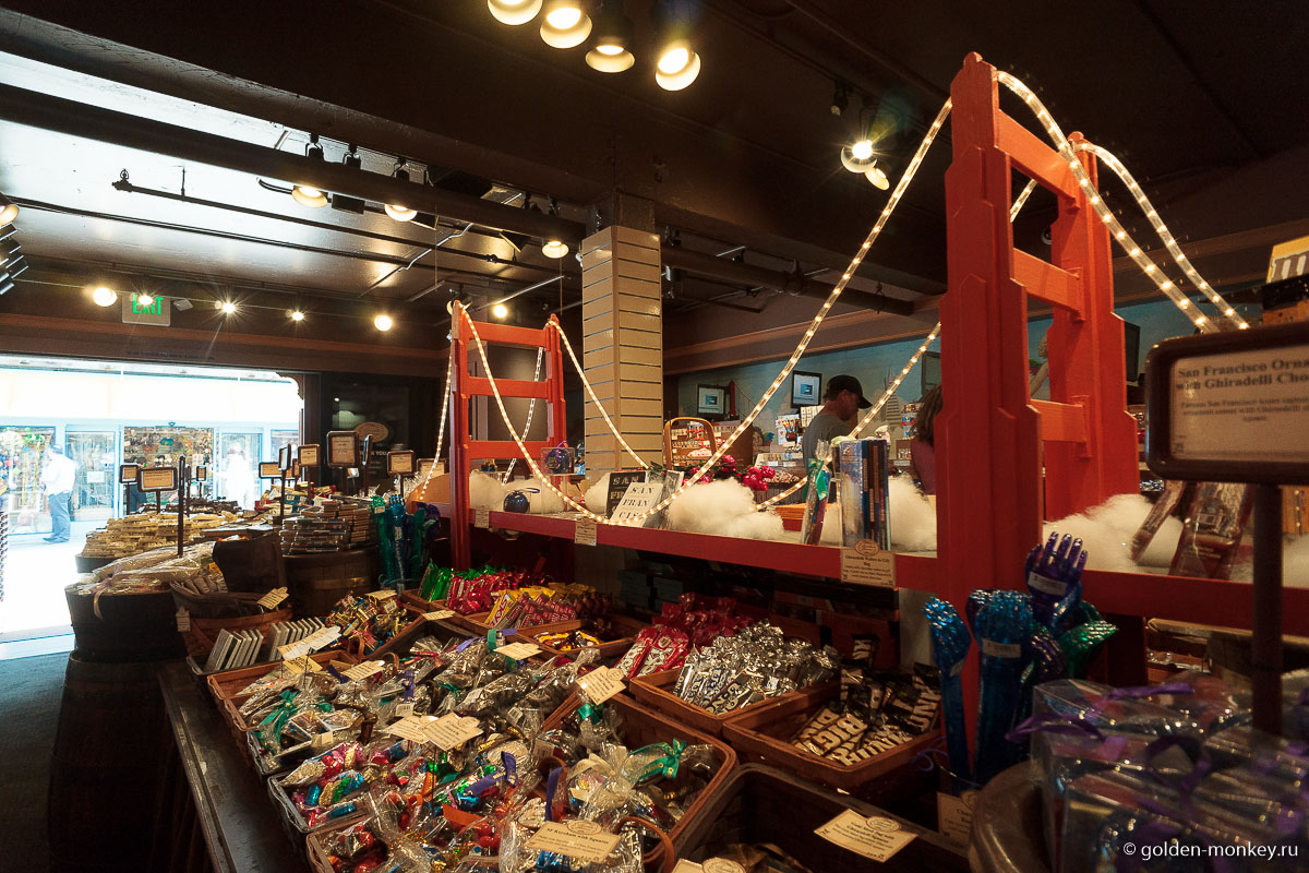 Напоследок вновь сладости. Они здесь не какие-то особенные, но выбор огромный! Такого разнообразия, кажется, больше нигде не видели. Напоследок вновь сладости. Они здесь не какие-то особенные, но выбор огромный! Такого разнообразия, кажется, больше нигде не видели.