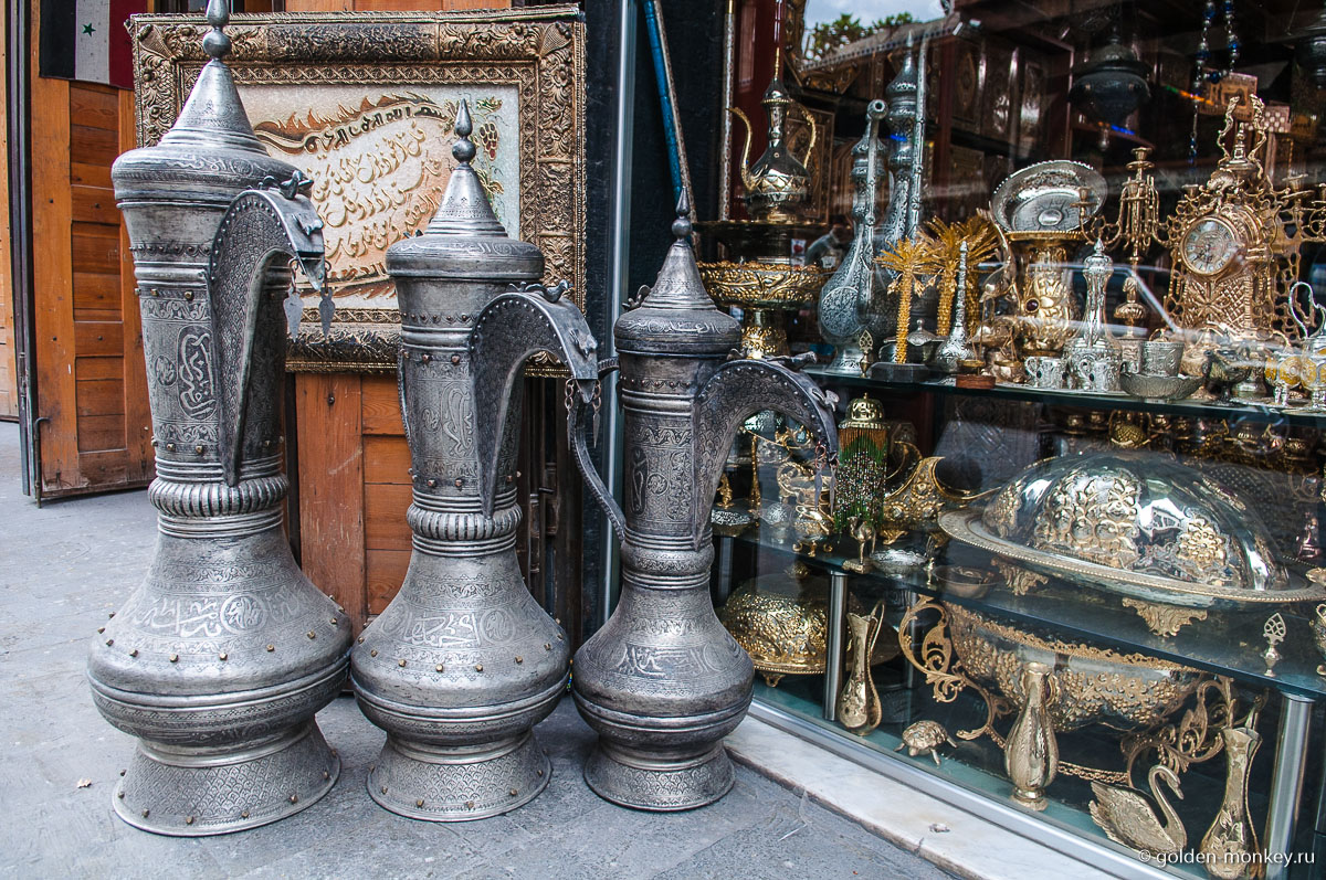 Графин, кувшин, чайник в восточном стиле – мечта многих любителей необычной и красивой посуды. Я бы не отказалась от такого новогоднего подарка )) Мы с Андрюсиксом, например, не удержались тогда и увезли с собой чайничек и набор кофейных кружек. Графин, кувшин, чайник в восточном стиле – мечта многих любителей необычной и красивой посуды. Я бы не отказалась от такого новогоднего подарка )) Мы с Андрюсиксом, например, не удержались тогда и увезли с собой чайничек и набор кофейных кружек.