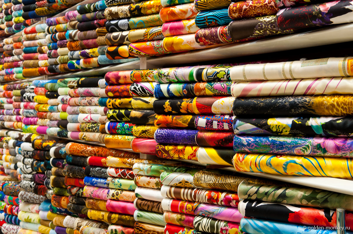 Как вам такой подарок – кусок сирийской ткани, из которого к лету можно сшить сарафан? По-моему, очень даже оригинально! Тканей в Сирии видимо-невидимо! Было… Как вам такой подарок – кусок сирийской ткани, из которого к лету можно сшить сарафан? По-моему, очень даже оригинально! Тканей в Сирии видимо-невидимо! Было…