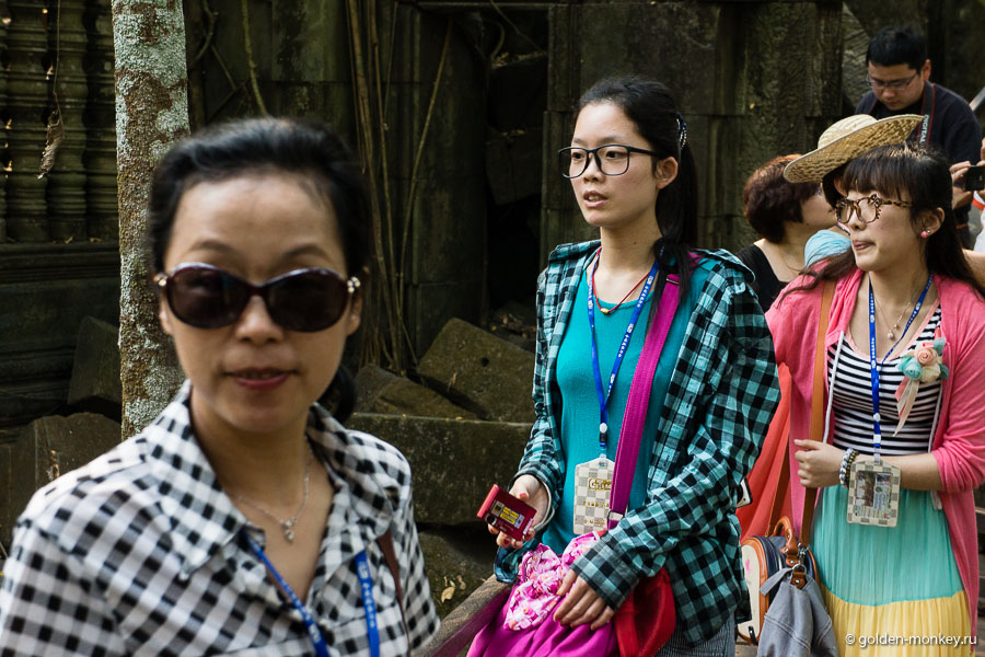 Китайцы в храме Бенг Мелиа, Ангкор, Камбоджа. Китайцы в храме Бенг Мелиа, Ангкор, Камбоджа.