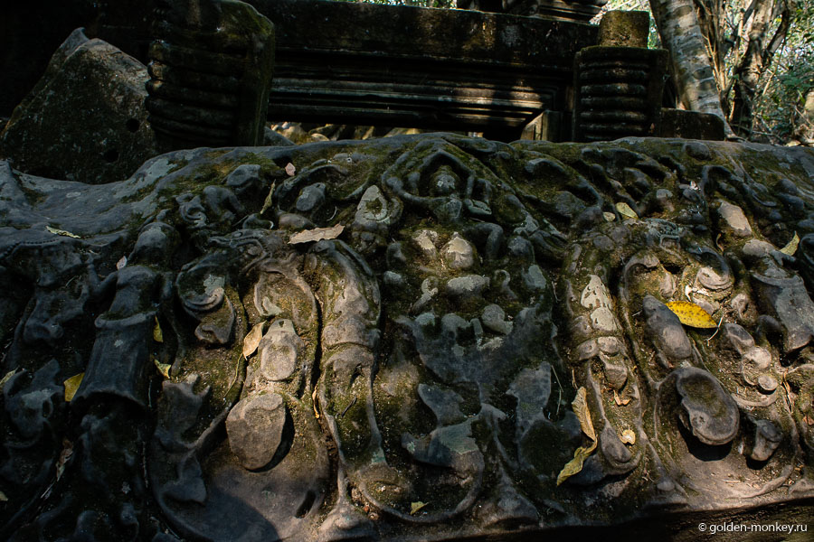 Подобные мелочи в прямом смысле валяются повсюду под ногами, только успевай разглядывать причудливые узоры и любопытные сцены. Подобные мелочи в прямом смысле валяются повсюду под ногами, только успевай разглядывать причудливые узоры и любопытные сцены.