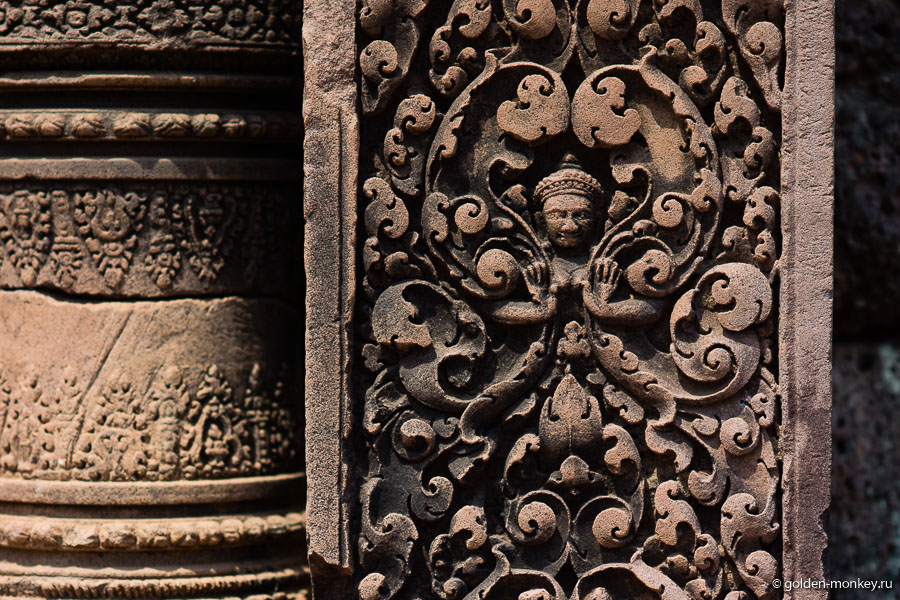 Многие идеи, воплощенные в жизнь на просторах Бантей Срея, были новаторскими. К примеру, здесь впервые увидели свет круглые колонны. Многие идеи, воплощенные в жизнь на просторах Бантей Срея, были новаторскими. К примеру, здесь впервые увидели свет круглые колонны.