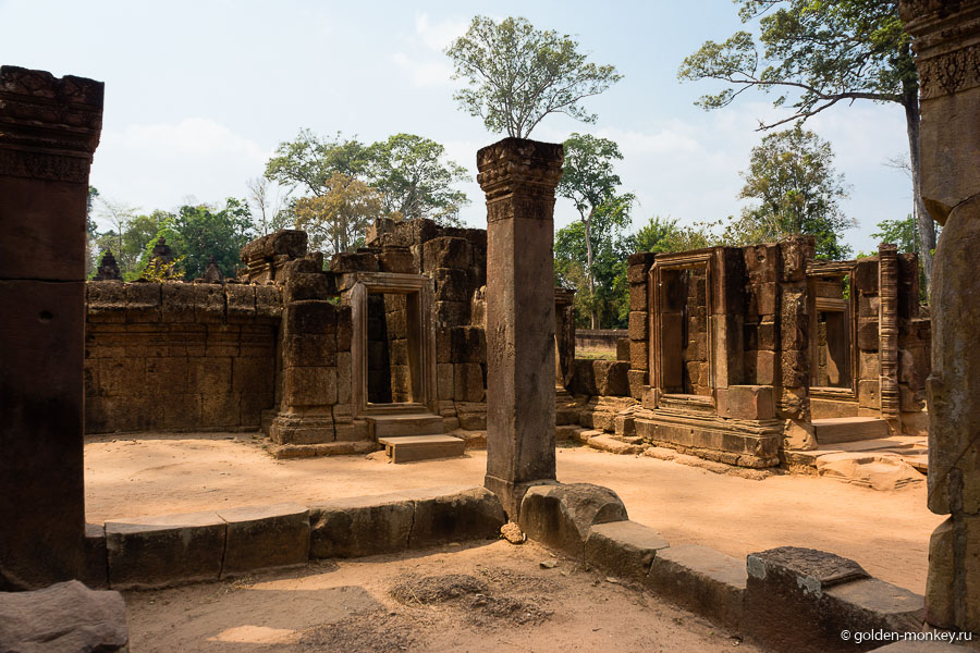 Идеальное время для визита в «крепость красоты» – утренние часы (примерно до 11-ти) или послеобеденные (после 15-ти). В обед солнце дает резкие тени и фотографии не получаются такими колоритными и глубокими, как хотелось бы (как раз наш случай, мы были в БС в районе с 13:00 до 14:00). Идеальное время для визита в «крепость красоты» – утренние часы (примерно до 11-ти) или послеобеденные (после 15-ти). В обед солнце дает резкие тени и фотографии не получаются такими колоритными и глубокими, как хотелось бы (как раз наш случай, мы были в БС в районе с 13:00 до 14:00).