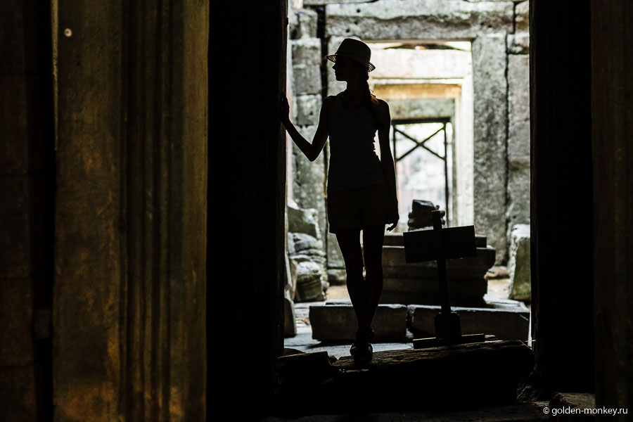 То, что находится в пределах рва, является лишь частью общего комплекса Пре Кан, остальные постройки скрыты от любопытных глаз в джунглях. Думается, там еще ого-го сколько всего интересного. Говорят, не так давно в Ангкоре был открыт очередной храм, который во много раз круче, чем дальний Бенг Мелиа и уже неоднократно упоминавшийся Та Пром. Кто знает, может когда-нибудь и его представят туристам. То, что находится в пределах рва, является лишь частью общего комплекса Пре Кан, остальные постройки скрыты от любопытных глаз в джунглях. Думается, там еще ого-го сколько всего интересного. Говорят, не так давно в Ангкоре был открыт очередной храм, который во много раз круче, чем дальний Бенг Мелиа и уже неоднократно упоминавшийся Та Пром. Кто знает, может когда-нибудь и его представят туристам.