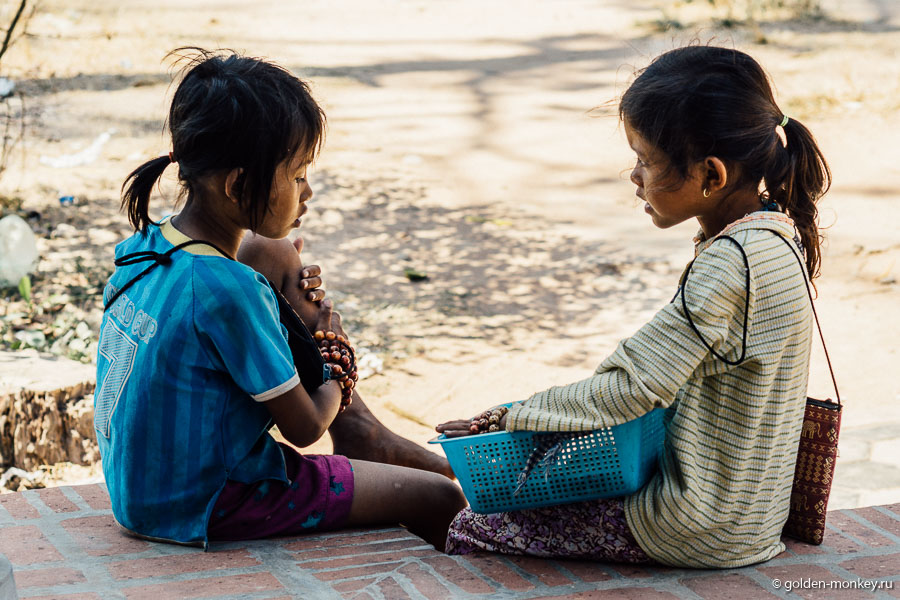 Малыши и правда очень симпатичные и милые. Многие отлично говорят по-английски и могут бойко и со всеми доводами рассказать, почему вы просто обязаны дать им один доллар )) Малыши и правда очень симпатичные и милые. Многие отлично говорят по-английски и могут бойко и со всеми доводами рассказать, почему вы просто обязаны дать им один доллар ))