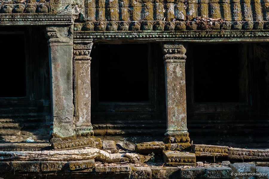 Поросшие мхом скаты крыш, темные коридоры, узкие проходы и маленькие комнатки – все вокруг окутано тайной и настраивает на исследовательски-романтический настрой. Поросшие мхом скаты крыш, темные коридоры, узкие проходы и маленькие комнатки – все вокруг окутано тайной и настраивает на исследовательски-романтический настрой.