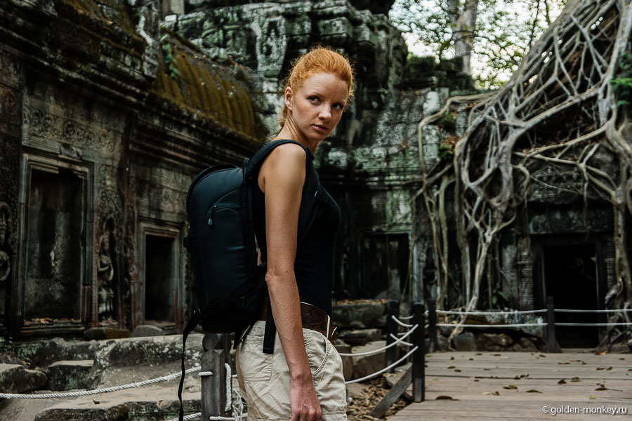 Во-вторых, вот еще один кадр, на основе которого мы решили воспроизвести свое стилизованное фото. Думается, таких умников немало. Ради этого был специально запланирован наш третий визит в Та Пром. Во-вторых, вот еще один кадр, на основе которого мы решили воспроизвести свое стилизованное фото. Думается, таких умников немало. Ради этого был специально запланирован наш третий визит в Та Пром.