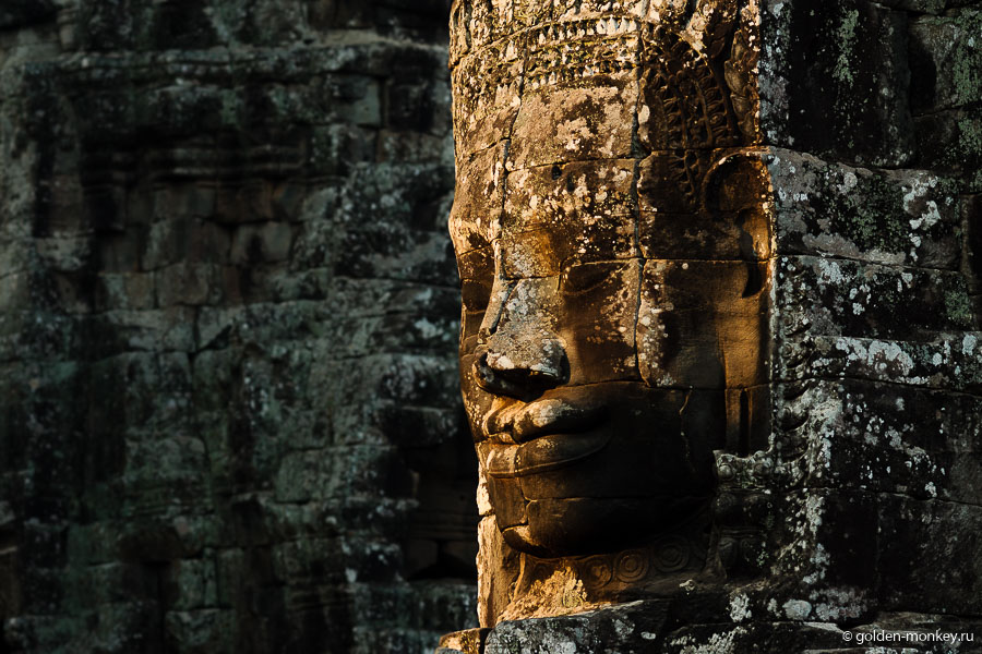 В идеале стоит побывать в Байоне утром и вечером, потому как в лучах восходящего и заходящего солнца элементы храмового декора играют разными красками. Если вы не в составе туристической группы, то лучше не посещать храм в дневное время – слишком много людей. В идеале стоит побывать в Байоне утром и вечером, потому как в лучах восходящего и заходящего солнца элементы храмового декора играют разными красками. Если вы не в составе туристической группы, то лучше не посещать храм в дневное время – слишком много людей.