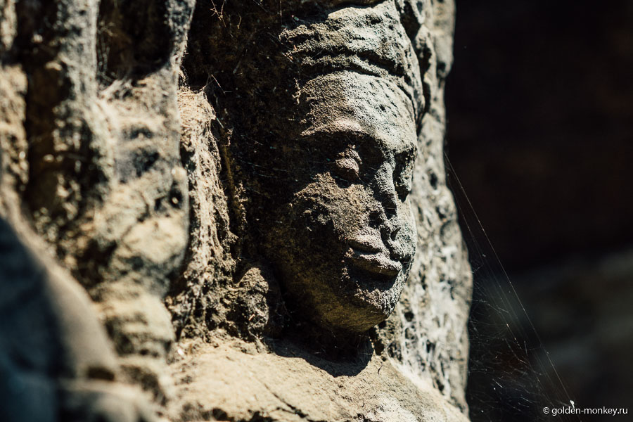 Невольно начинаешь верить, что они и впрямь так или иначе связаны с потусторонним миром. Невольно начинаешь верить, что они и впрямь так или иначе связаны с потусторонним миром.