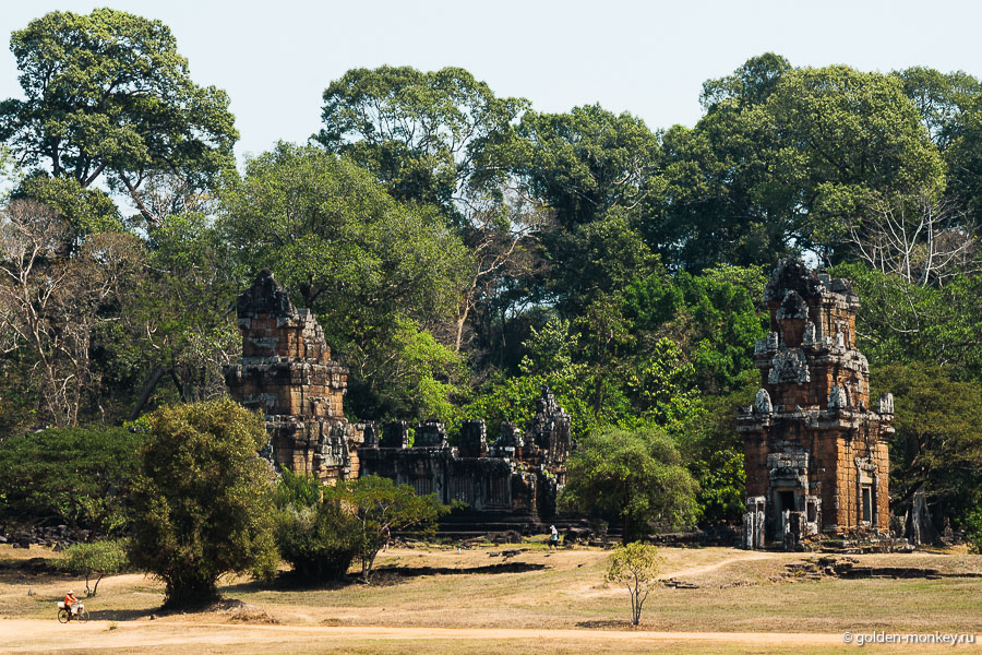 С террасы открывается вид на находящиеся на противоположной стороне Королевской площади башни Суор Прат. С террасы открывается вид на находящиеся на противоположной стороне Королевской площади башни Суор Прат.